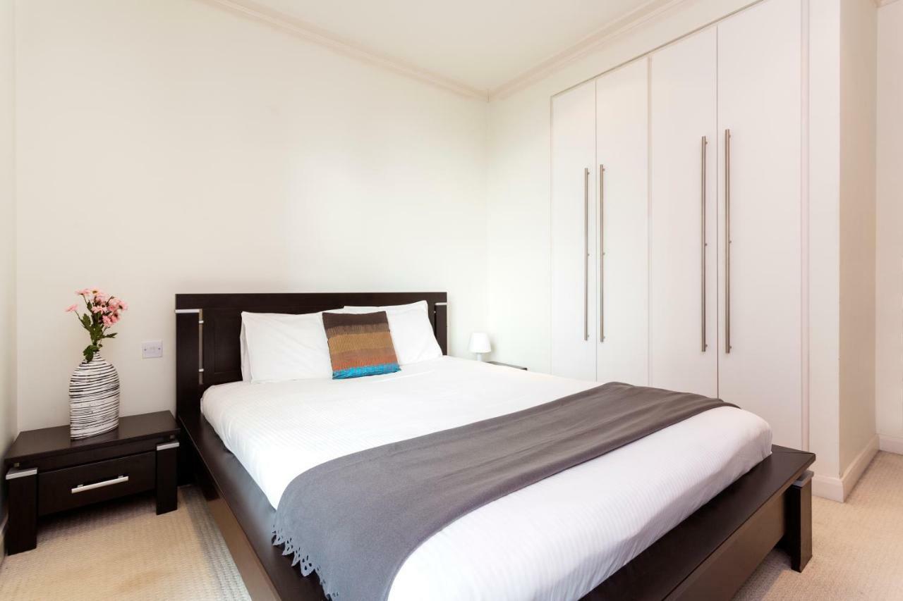 Oyo Home Canary Wharf ลอนดอน ภายนอก รูปภาพ