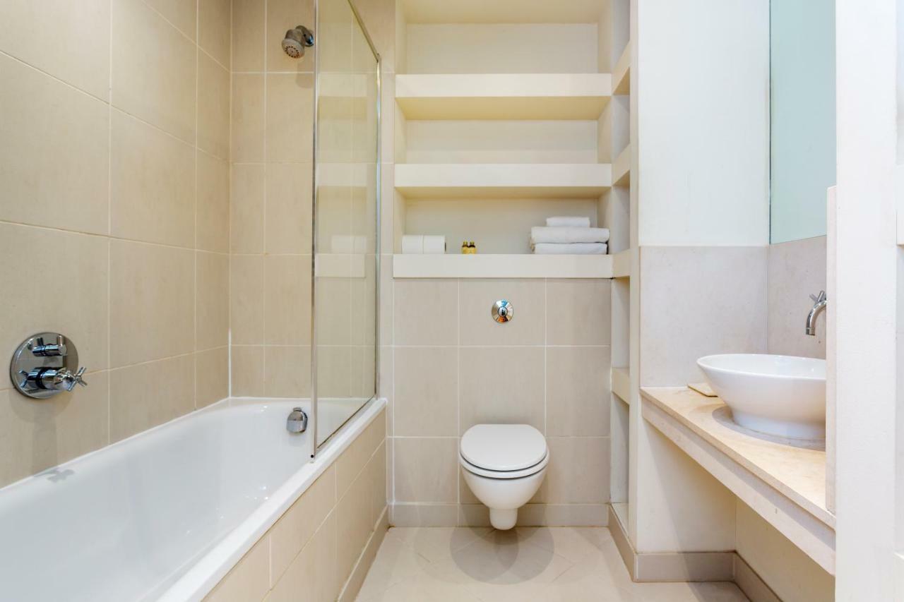 Oyo Home Canary Wharf ลอนดอน ภายนอก รูปภาพ